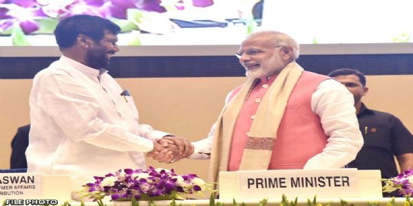 PM Modi pays tribute to Ram Vilas Paswan on his Jayanti