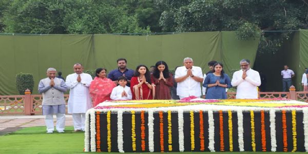 VP pays tribute to ex-PM Chandrashekhar on his 18th death anniversary