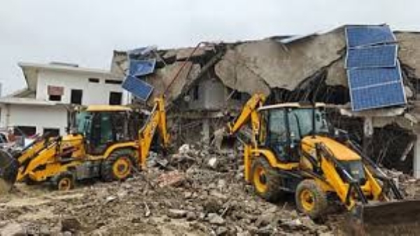 encroachment clearance campaign continues at the home of Jamaluddin alias Changur