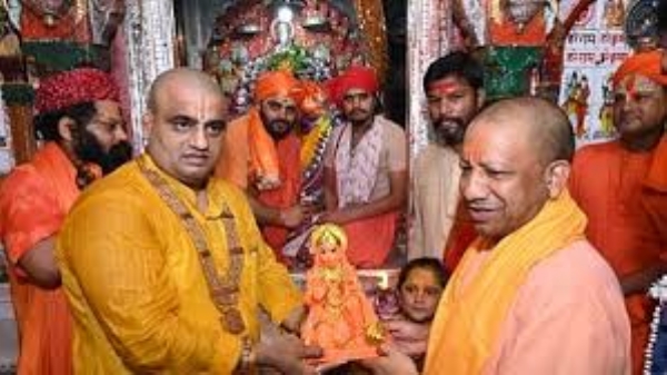 CM Yogi visited Hanumangarhi and Ramlala in Ayodhya