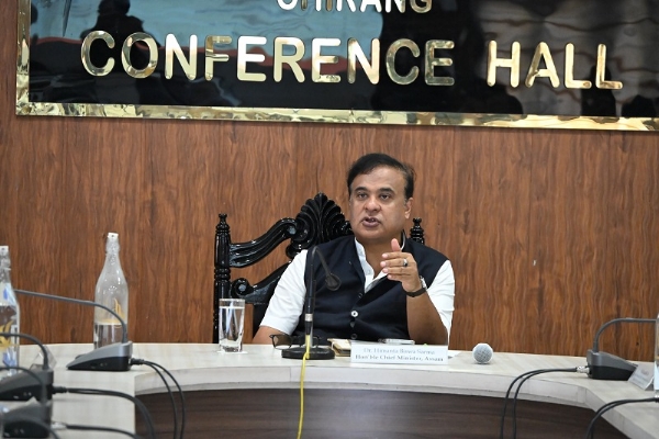 मु चिरांग में योजनाओं की समीक्षा बैठक में मुख्यमंत्री डॉ हिमंत बिस्व सरमा।
