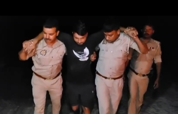 2 cow smugglers shot & arrested