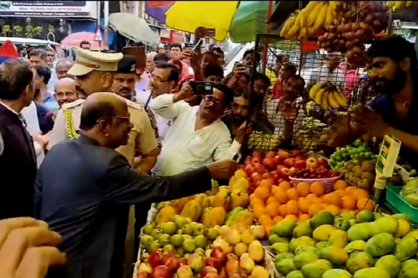 Governor suddenly visits Benachiti market