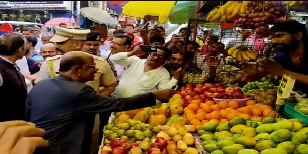 Governor suddenly visits Benachiti market