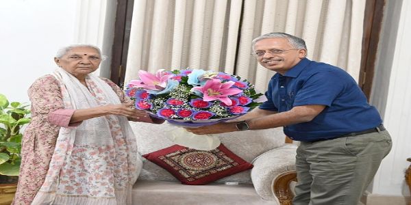 UP Chief Secretary pays courtesy call on Governor