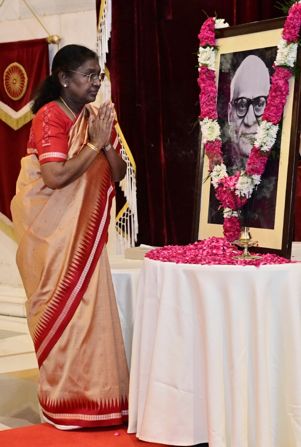 President Murmu Honours Former President V.V. Giri on His Birth Anniversary