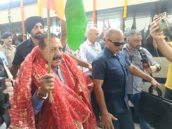 Union Minister, J&K LG, Dy CM Thank PM Modi For Another Vande Bharat Train
