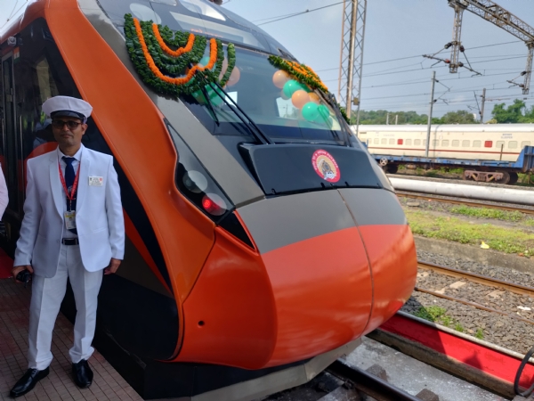 Nagpur–Pune Vande Bharat Debuts as State’s Longest Semi-High-Speed Link