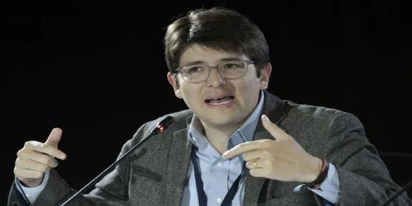 Colombian Democracy Loses Steadfast Voice: Miguel Uribe Turbay Dies at 39