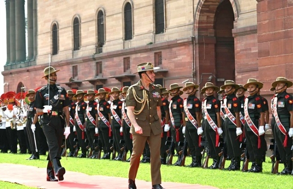 Lieutenant General Simon Stuart, Chief of the Australian Army, inspected the ceremonial Guard of Honour during his visit to New Delhi.