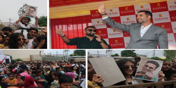 Hundreds Throng As Akshay Kumar Inaugurates A Showroom In Jammu