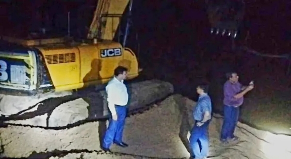 Birbhum DM leads midnight crackdown on Illegal sand mining in Nanoor