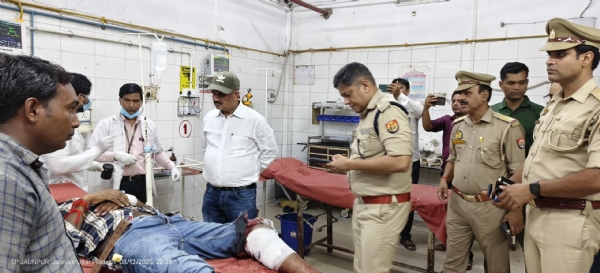 District Magistrate Dr. Dinesh Singh and Superintendent of Police Dr. Kaustubh reached the district hospital