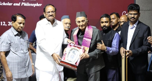 Dr Karan Singh honoured with Era Sezhiyan Award in Chennai
