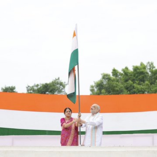 Amit Shah Hoists the Tricolour at His Residence, Calls ‘Har Ghar Tiranga’ a Symbol of Unity and Patriotism