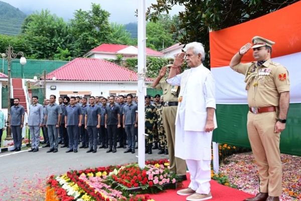 LG Sinha Hoists National Flag At Raj Bhavan In Srinagar On The 79th Independence Day