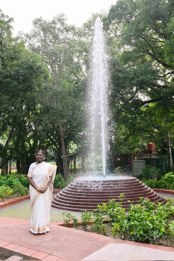 President Murmu Inaugurates New Landscapes at Amrit Udyan