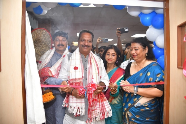 रंगिया चिकित्सालय में डायलिसिस यूनिट का उद्घाटन करते हुए स्वास्थ्य मंत्री अशोक सिंघल।