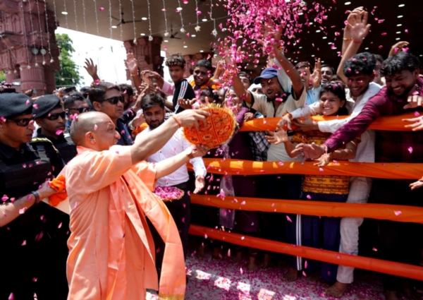 Chief Minister Yogi Adityanath visited Shri Krishna Janmasthan in Mathura