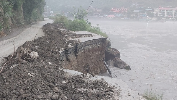 Nature’s Wrath in Himachal: Mandi–Kullu Highway Shut After Fresh Flood Havoc