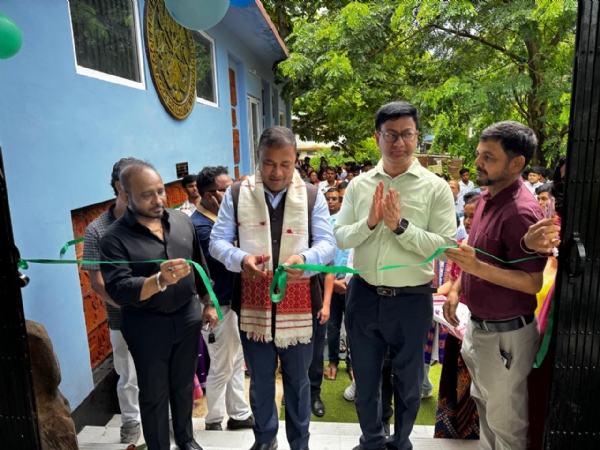 सरकारी चारु-कारु कला महाविद्यालय में नए शैक्षिक और पुस्तकालय भवन का उद्घाटन करते हुए असम के सांस्कृतिक मंत्री बिमल बोरा।
