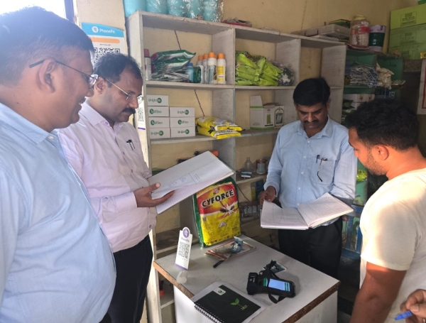 Joint Director of Agriculture Dept (Varanasi Div) conducts inspection