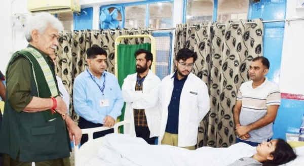 LG Visits GMC Jammu; Enquires About Health Of Citizens Injured In Chashoti Flash Floods