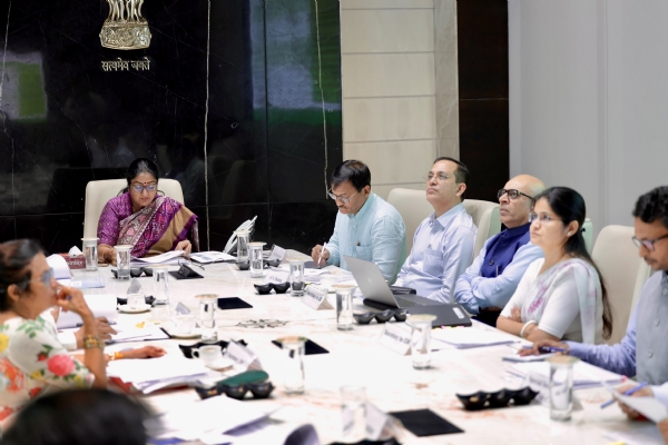 CM Rekha Gupta Reviews CMDF, MLA-LAD Schemes