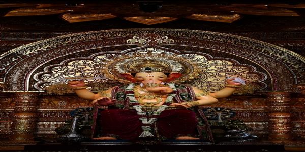 Lalbaugcha Raja’s Majestic: Ganesh Chaturthi Spectacle Begins in Mumbai; Devotees Prepare for Darshan and Grand Celebrations