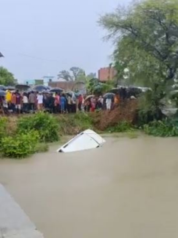 SUV plunged into the Saryu canal