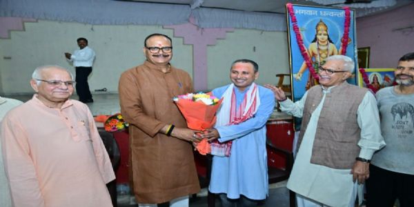 Brajesh Pathak inaugurates free medical camp in Lucknow