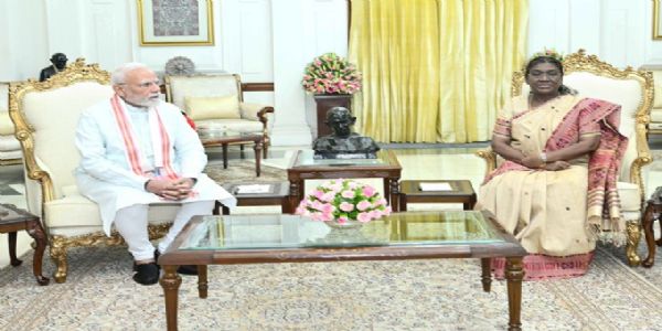 PM Modi meets President Murmu at Rashtrapati Bhavan