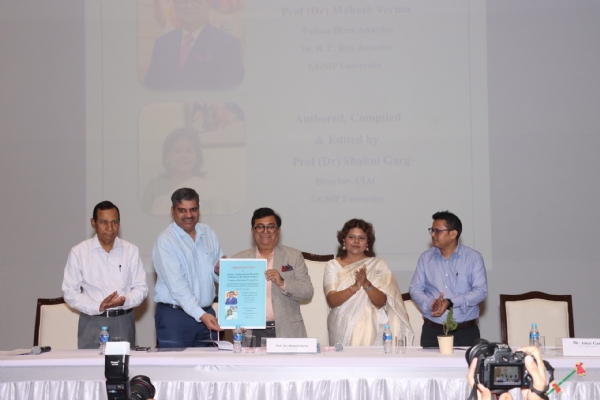 Participants along with Prof. Shalini Garg and Vice-Chancellor Dr. Mahesh Verma in the seminar on medicine and health.
