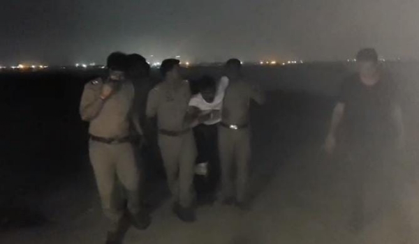 Gangrape accused carrying bounty of Rs. 25k shot & arrested