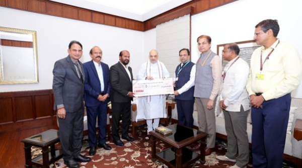 Repco bank presents a cheque of Rs. 22.90 crore towards dividend for 2024-25 to Union Home Minister and Minister of Cooperation, Amit Shah in New Delhi