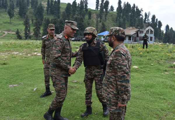 Lt Gen Pratik Sharma Reviews Counter-Terrorism Grid In South Kashmir