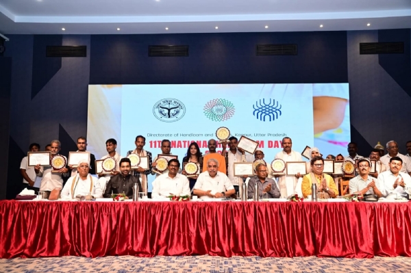 Sant Kabir State Handloom Award distribution and fashion show program organized