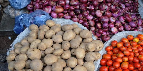 Centre Steps In to Stabilise Tomato, Onion, and Potato Prices Amid Monsoon Disruptions