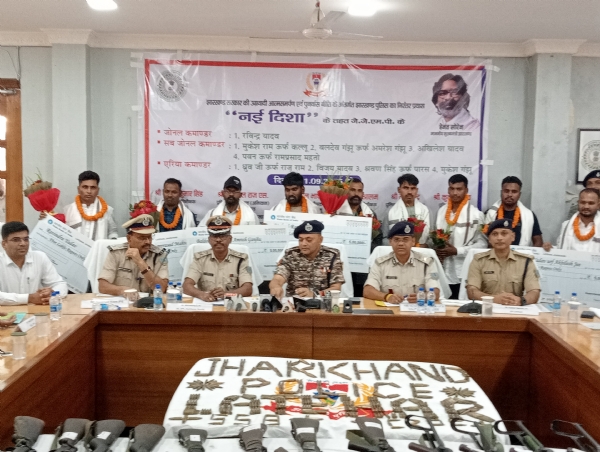 Nine JJMP Maoists Surrender with Arms in Jharkhand, Police Welcome the Milestone