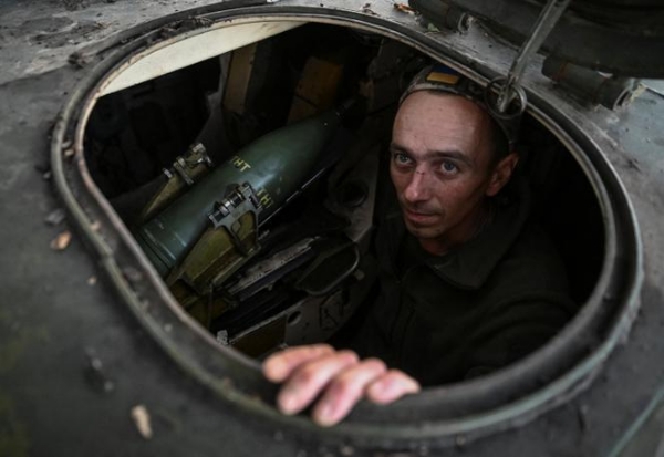 Civilians Torn Between Stay and Flight as Russian Forces Advance in Donetsk