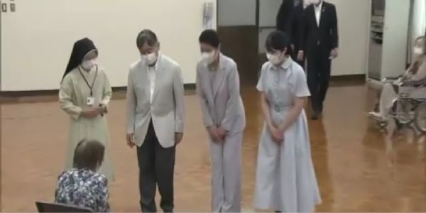 Emperor Naruhito’s Historic Visit to Nagasaki Nursing Home Highlights War’s Human Toll