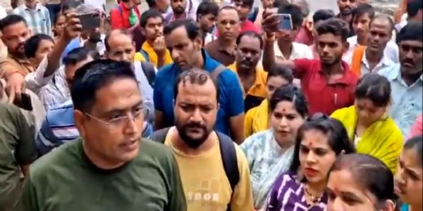 Pilgrims Protest, Attempt To March Towards Vaishno Devi Shrine Amid Yatra Suspension