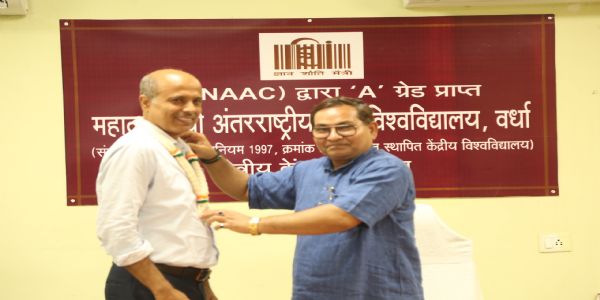 Hindi Diwas celebrated at Mahatma Gandhi International Hindi University