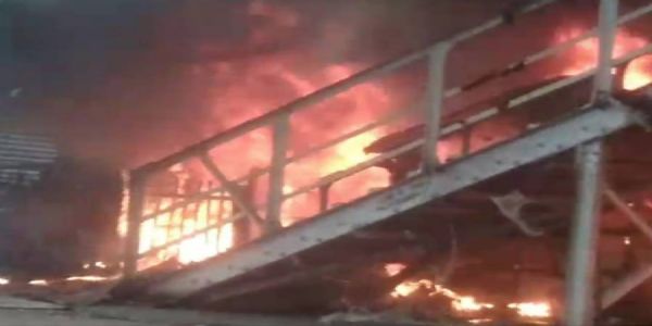Fire at Santoshpur railway station, many shops gutted