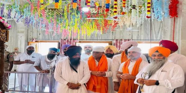 SGPC Acts Against Staff Over Rahul Gandhi Siropa Incident in Punjab