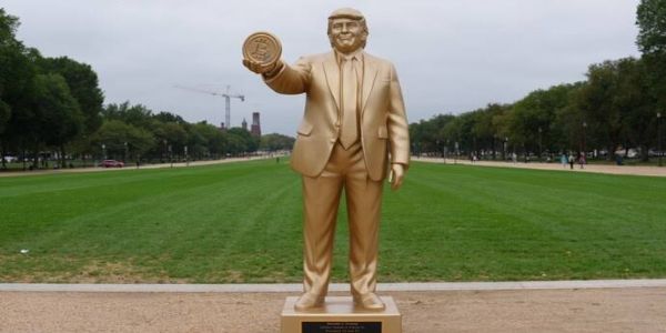 Fed Cuts Rates as 12-Foot Golden Trump Statue Stuns Washington