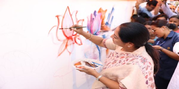 Youth Paint India’s Future on Canvas: CM Rekha Gupta