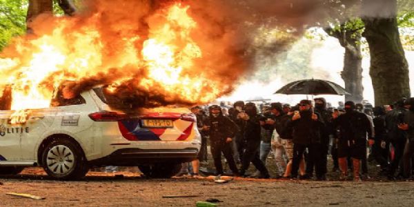 Dutch Police Clash with Anti-Immigration Protesters in The Hague Ahead of Elections