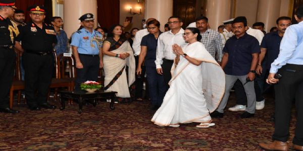 West Bengal CM Mamata Banerjee Extends Greetings on Navratri