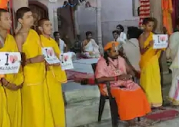 Peethadhishwar Balak Das organized I Love Mahadev demonstration